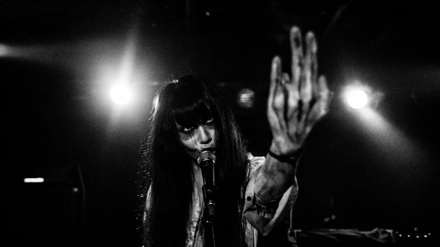 Featured image for The Art of the Crush: Why für OMEN at MERRY-GO-ROUND Shinjuku is the Ultimate Extreme Metal Experience